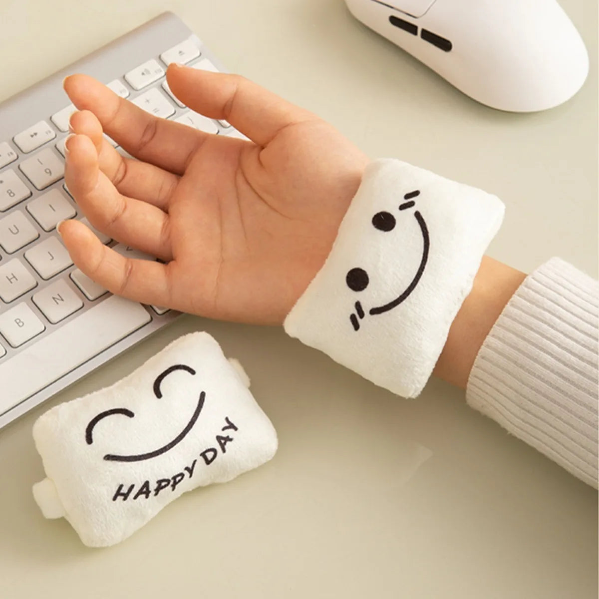 1 Pc Franky Fleece Mouse Pad, Wrist Guard, and Cute Wrist Pillow Are Perfect as Gifts for Office Workers